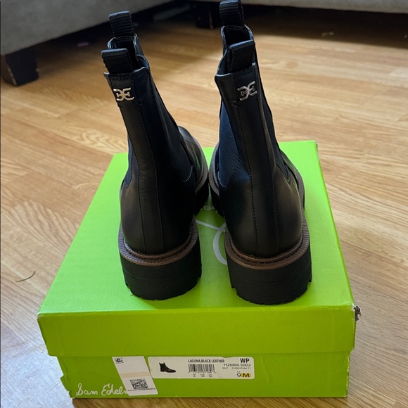 Sam Edelman Chelsea Boot - Picture 2 of 2